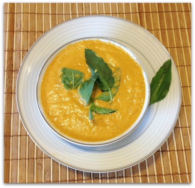 Meatless Monday: Spicy, Raw Tomato, Red Pepper and Avocado Soup